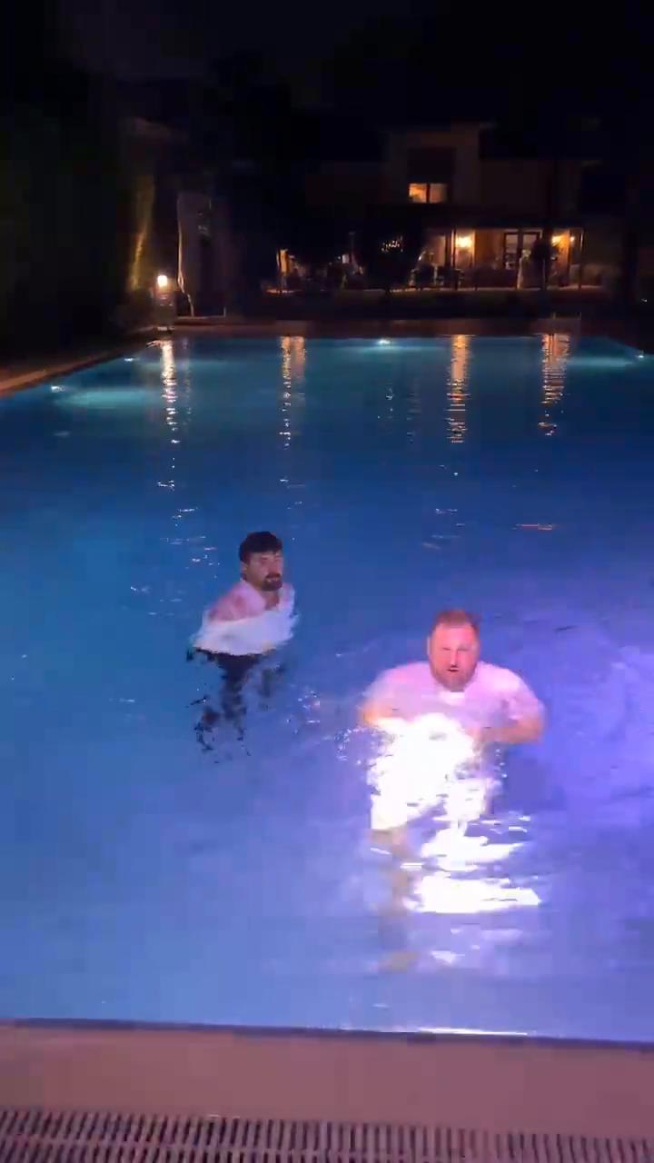 88abac30-bd51-4b7e-b925-3e218e00fbf6.mp4