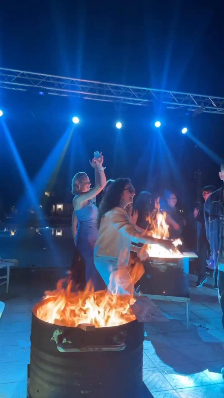 dbd6d688ee314c0da096bf3b9bbfb1fd.mp4